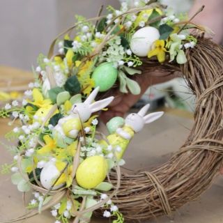 Vyrobte si s námi krásný Velikonoční věnec 🐇. Inspirace pro vás na našem blogu 🌼