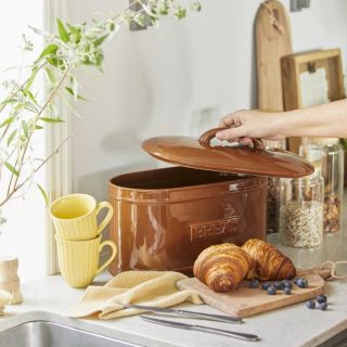 ⭐️ Novinka z dánska od IB Laursen ⭐️. Nádherný keramický chlebník v bílém provedení je už dlouho jedním z našich...